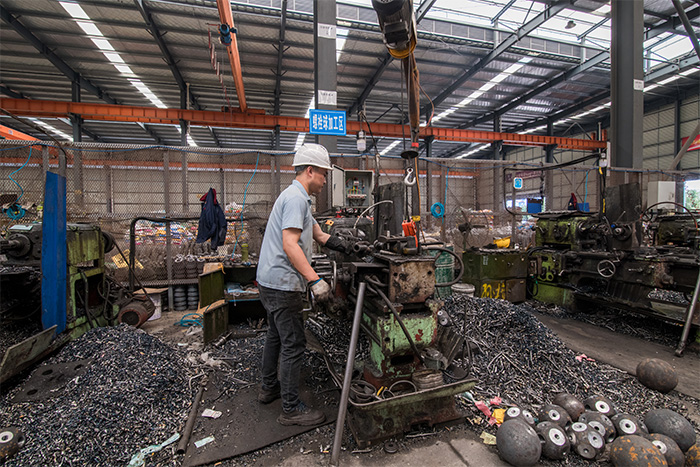 泰兴网架配件-螺栓球加工车间